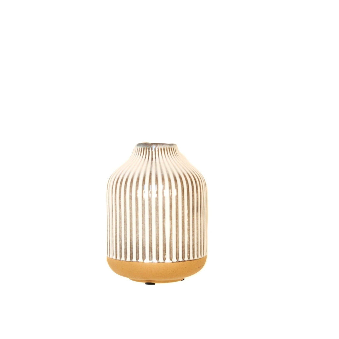 CM114 Ceramic Ribbed Vase - White/Natural 17" x 12.5" x 16.25"