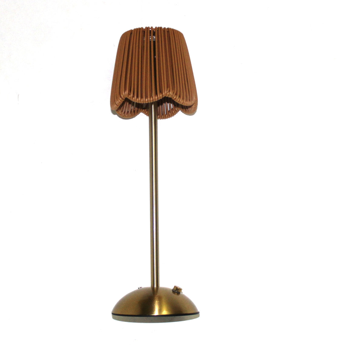 LED USB Lamp - Scalloped Rattan Shade - Natural