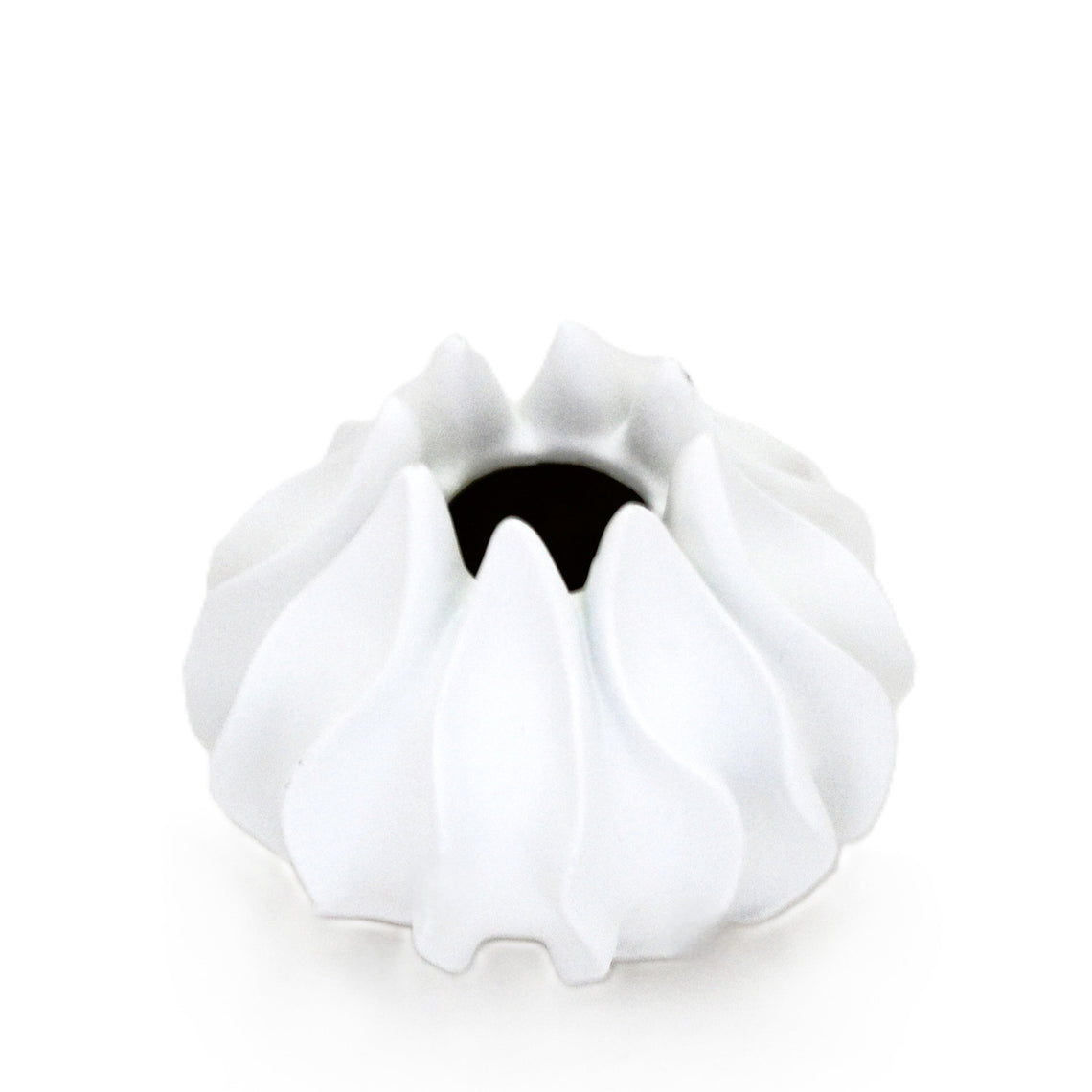 PR103 Poly Resin Vase- White 20"x 14.5" x 18.5"