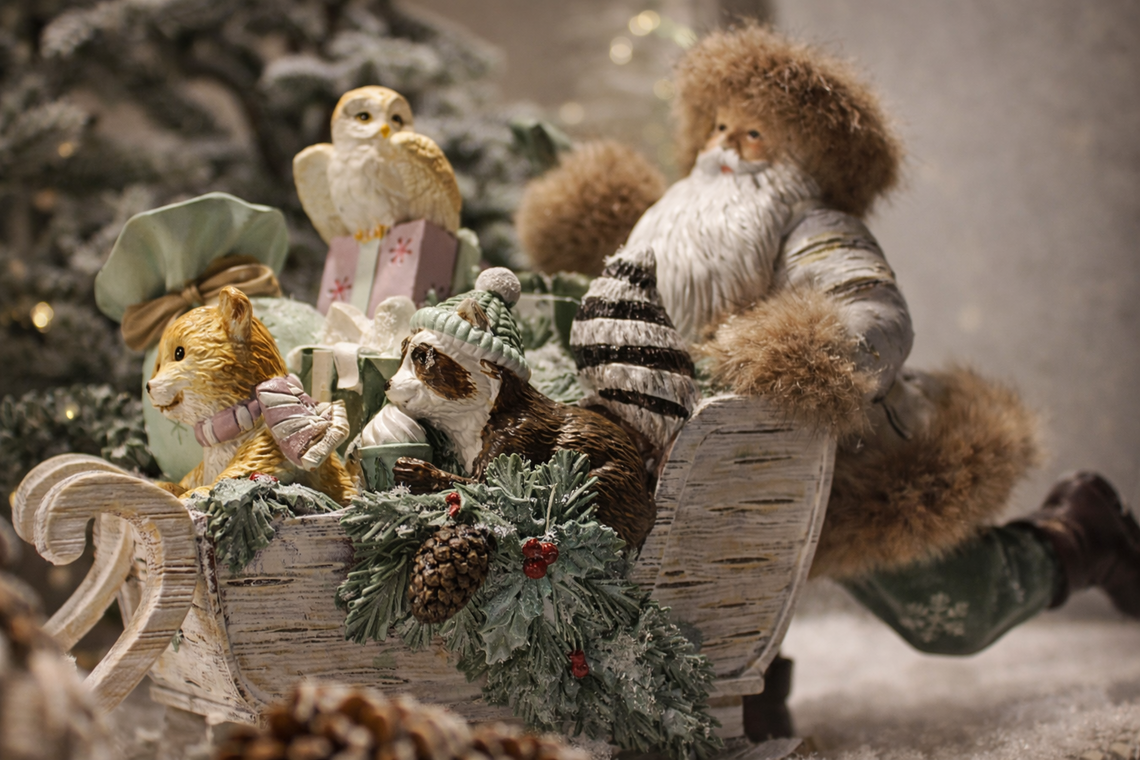 PR151 Polyresin  Santa w/Novelty Sleigh 10.25" x 4.75" x 7" PK2