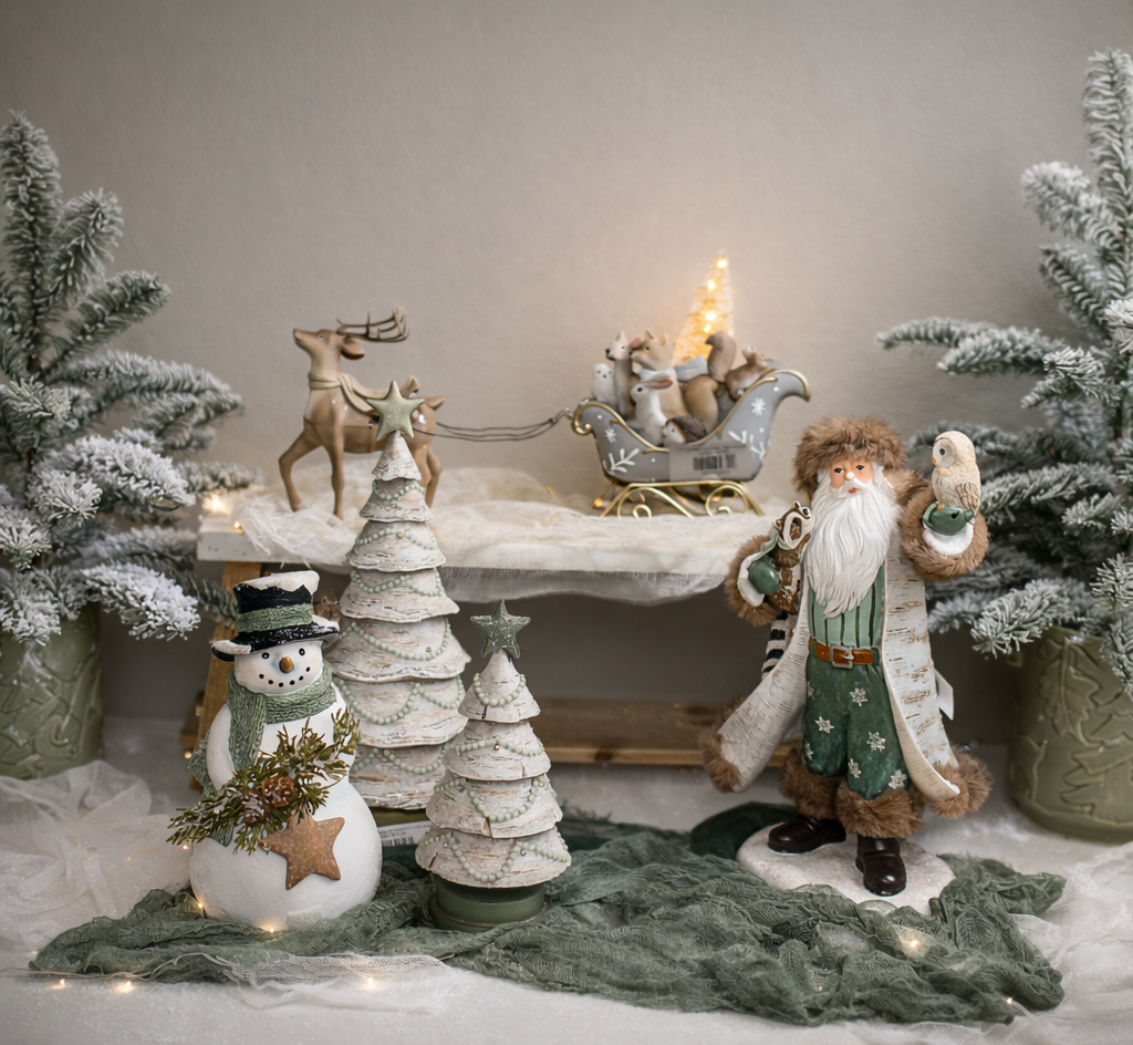 PR148 Polyresin Snowan w/Star & Pinecones 5.5" X 5.5" x 10.5" PK3