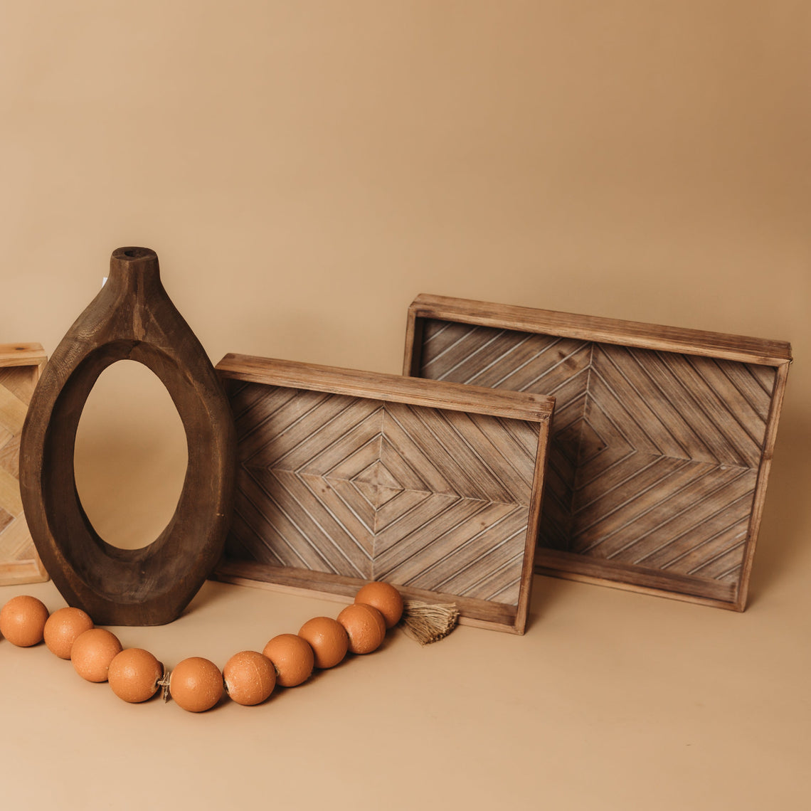 T110 Patterned Tray (Set of 2) 16" x 11.5" x 2.5" & 18" x 13.5" x 2.75" PK 2
