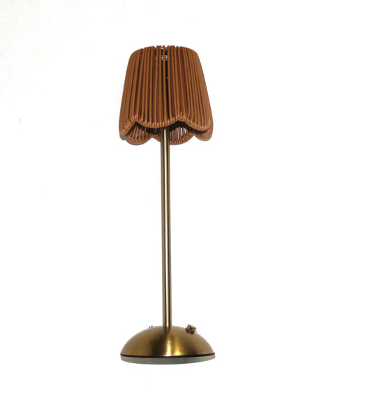 LED USB Lamp - Scalloped Rattan Shade - Natural