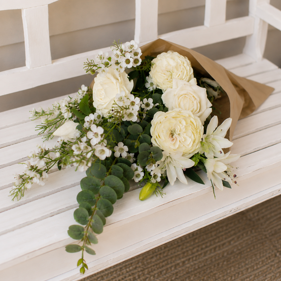 RTB103 WH  Real Touch Floral Bouquet 32" PK 2
